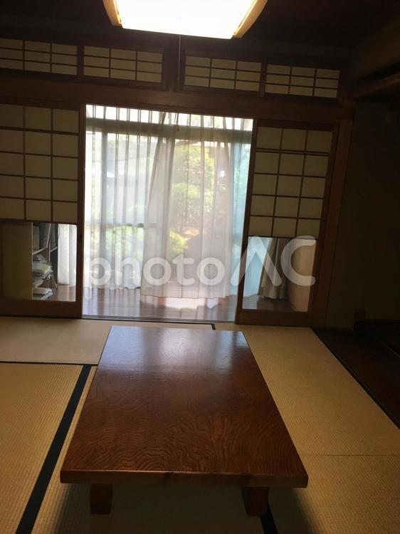 和室　縁側　レースのカーテン　座卓 和室,縁側,レースのカーテンの写真素材
