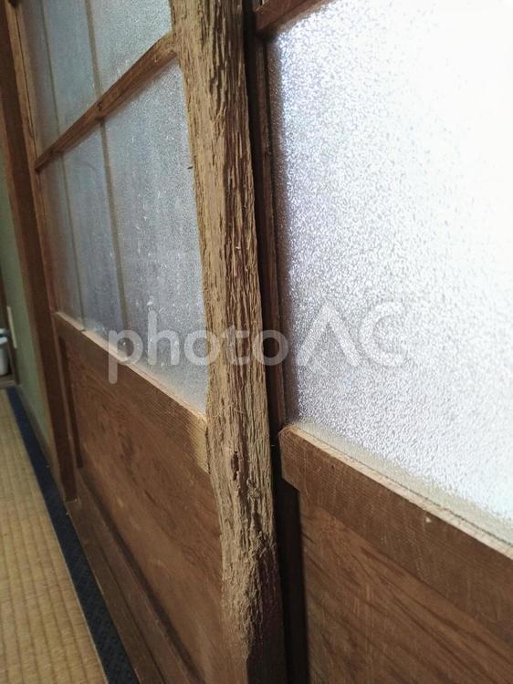 傷　和室 汚部屋,和室,引っかき傷の写真素材