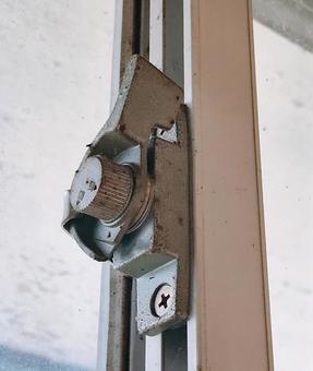 窓鍵 窓鍵,窓,窓枠の写真素材