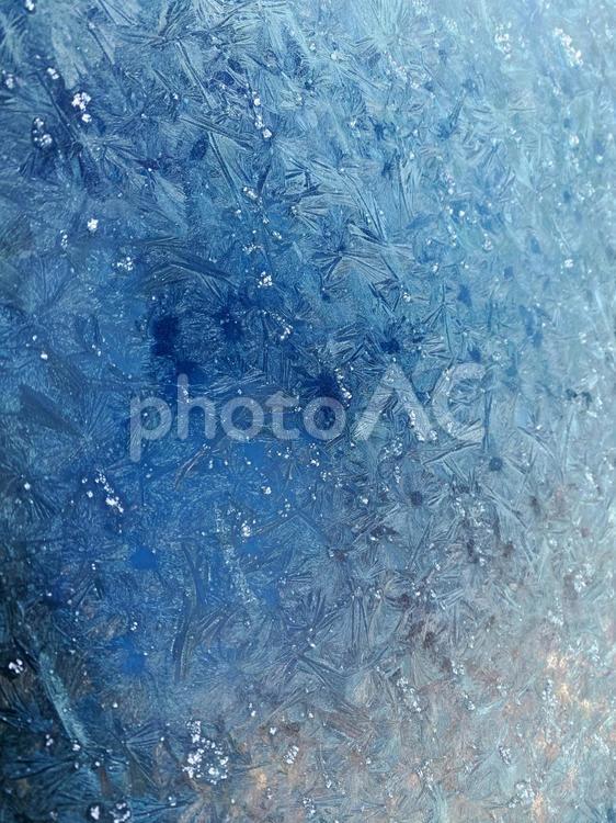 車のガラスの表面についた氷の結晶 凍結,凍る,氷の写真素材