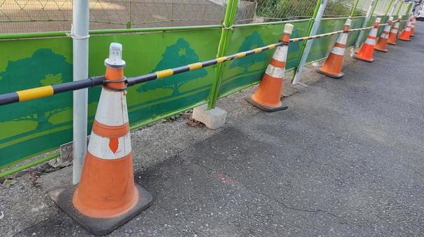 パイロン パイロン,三角コーン,工事中の写真素材