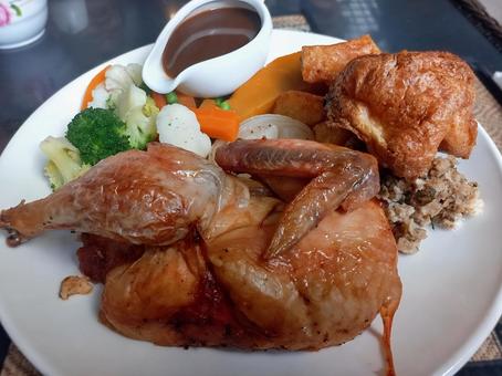 美味しい英国風のローストチキンブランチ 美味しい英国風のローストチキンブランチ 野菜,ロースト,チキンの写真素材