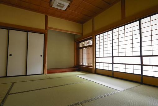 日本家屋の畳敷き和室と美しい障子 日本家屋の畳敷き和室と美しい障子 和室,日本家屋,畳の写真素材