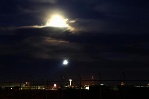 函館の十五夜お月さん おぼろづき,お月様,moonの写真素材