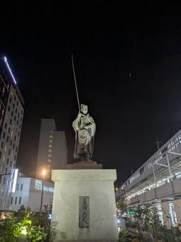五浦釣人像(福山駅前・夜) 五浦釣人像(福山駅前・夜)の写真