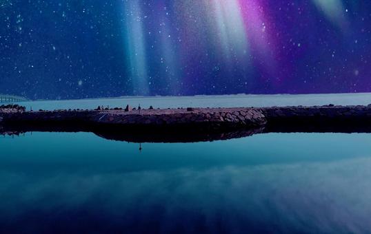 海で眺めるオーロラ 海で眺めるオーロラの写真