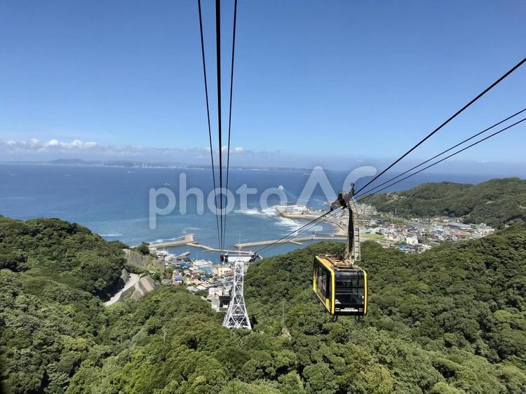 鋸山ロープウェイ ロープウェイ,山,海の写真素材