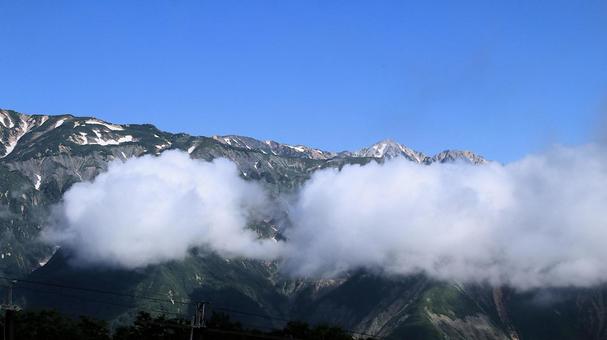 夏の白馬鑓ヶ岳と杓子岳を望む 夏の白馬鑓ヶ岳と杓子岳を望む 北アルプス,夏山,トレッキングの写真素材