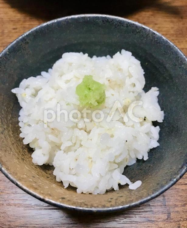 ごはんとわさび 白飯,わさび,米の写真素材