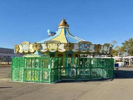 武生中央公園　動かないメリーゴーランド 冬,閉店,閉鎖の写真素材