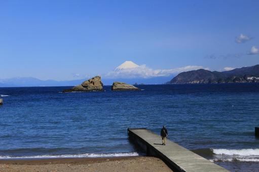 Mount Fuji as seen from Kumomi Beach in Matsuzaki Town, JPG Mount Fuji as seen from Kumomi Beach in Matsuzaki Town, JPG