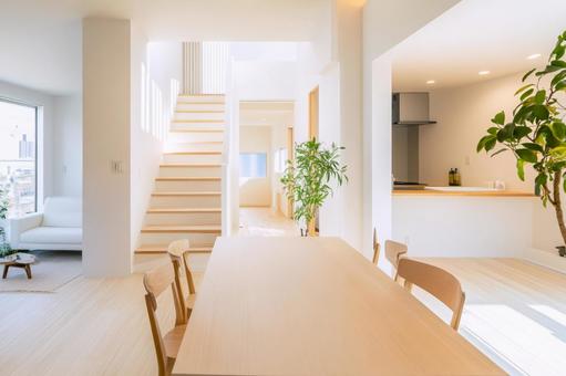 木の温もり感じる食卓 木の温もり感じる食卓の写真