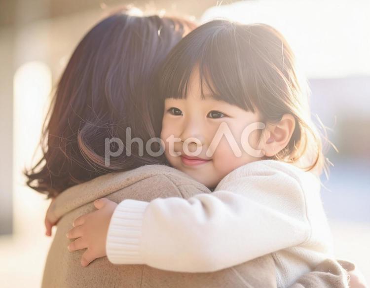 子供を抱きしめる母親 親子,母子,子供の写真素材
