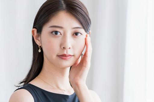 若い女性のスキンケアイメージ 若い女性のスキンケアイメージ 女性,メイク,ライフスタイルの写真素材