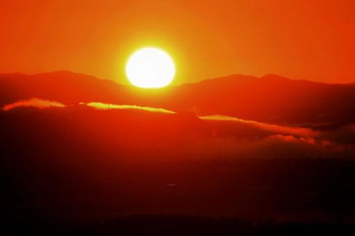 晩秋～初冬の日の出 日の出,朝陽,朝日の写真素材