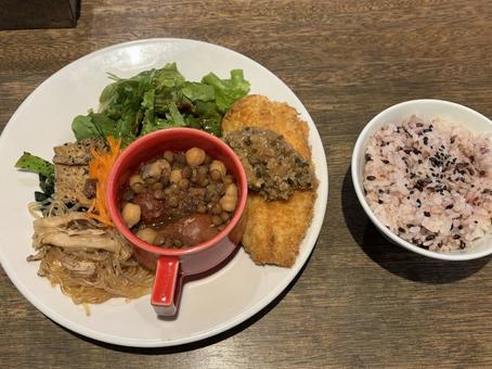 ランチプレート_豆のスープ_フライの写真