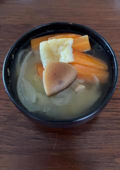Photo, a lot of miso soup, ingredients for miso soup, ginseng, 