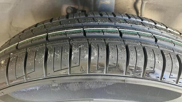 タイヤ交換直後のスリップサイン タイヤ,スリップサイン,トレッド摩耗の写真素材