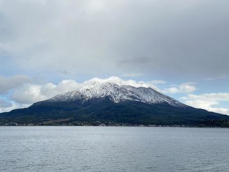 桜島の雪化粧の写真