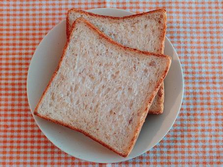ライ麦入り食パン2 ライ麦入り食パン2の写真