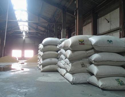 劣悪保存の倉庫 の写真