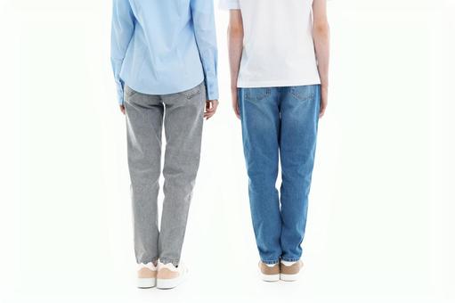 後ろ姿の2人の下半身 後ろ姿の2人の下半身 後ろ姿,立つ,下半身の写真素材