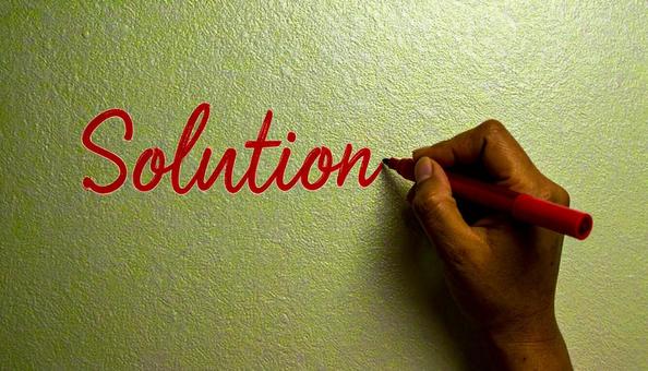 文字「Solution」と赤ペンで書く 文字「Solution」と赤ペンで書くの写真