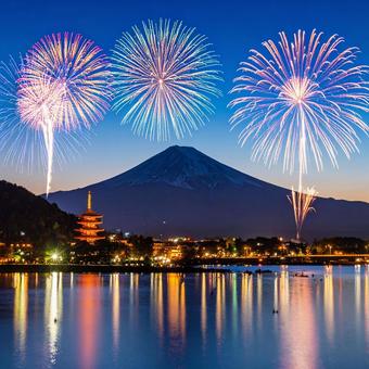 遠くからみる花火 遠くからみる花火の写真
