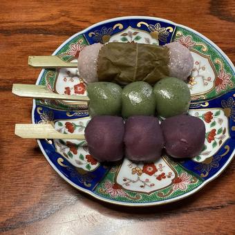 3種類の串団子 3種類の串団子 串団子,芋餡,和菓子の写真素材