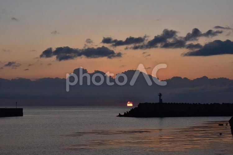 成人式の日の出 日の出,太陽,灯台の写真素材