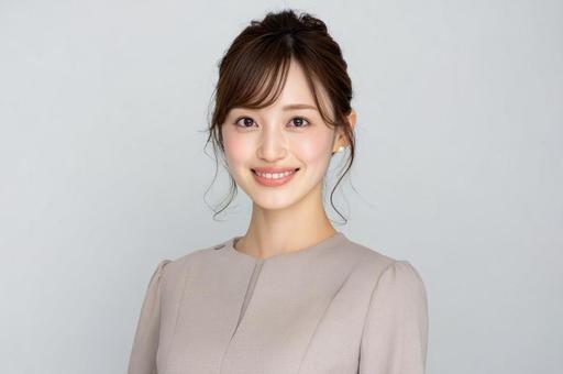 受付の女性-2 受付の女性-2の写真
