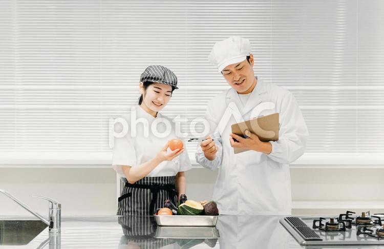 食品系の仕事をする男女（調理師・工場） 栄養士,食品工場,調理師の写真素材