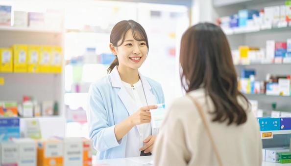 笑顔で働く薬剤師 笑顔で働く薬剤師の写真
