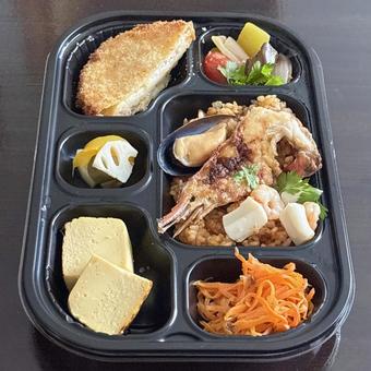 テイクアウトのパエリア弁当 テイクアウトのパエリア弁当の写真