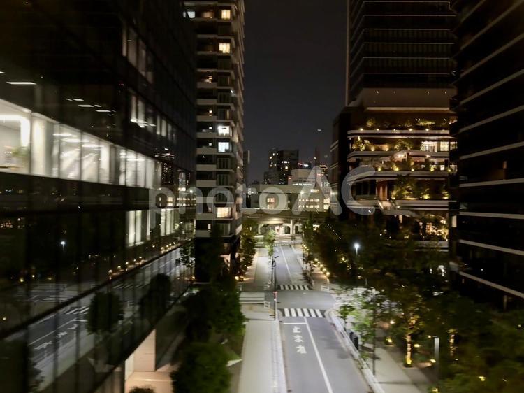 夜のゆりかもめからの景色 街,道路,ネオンの写真素材