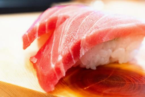 中トロのにぎり寿司 中トロのにぎり寿司 中トロ,握り寿司,寿司の写真素材