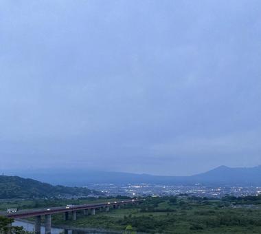 日が暮れた富士川 日が暮れた富士川 空,夜,橋の写真素材