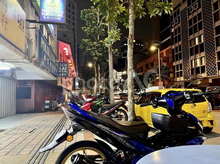 マレーシア、クアラルンプールの夜の街 海外,マレーシア,東南アジアの写真素材