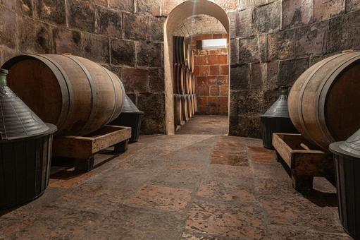 ワインセラーの酒樽 ワインセラーの酒樽 酒樽,木樽,地下室の写真素材