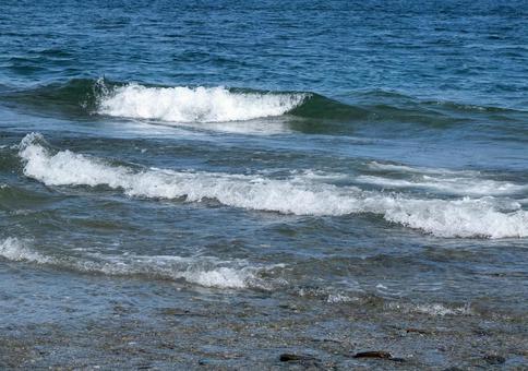 波が打ち寄せる海岸 波が打ち寄せる海岸の写真