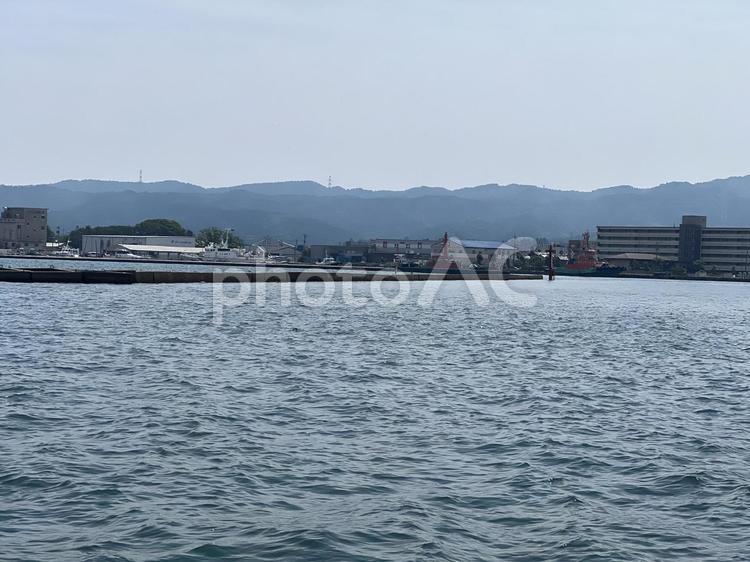 穏やかな湾を行く 七尾湾,石川県,七尾市の写真素材