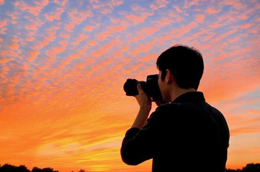 秋の夕焼けとうろこ雲の写真