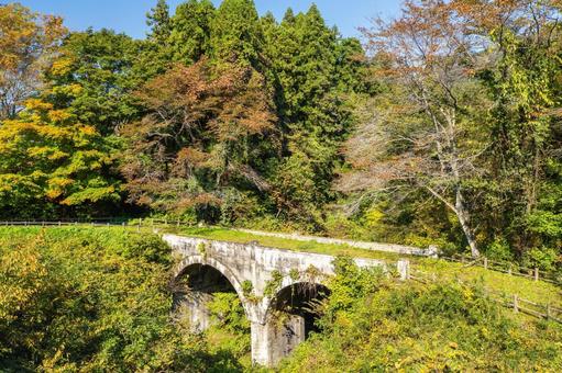 秋のめがね橋⑶の写真