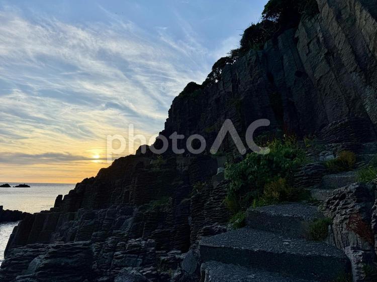 福井県鉾島　越前海岸の夕方の空 断崖絶壁,水平線,夕景の写真素材