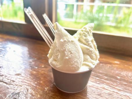 美味しそうなバニラのアイス ジェラート 美味しそうなバニラのアイス ジェラート アイス,ジェラート,アイスクリームの写真素材