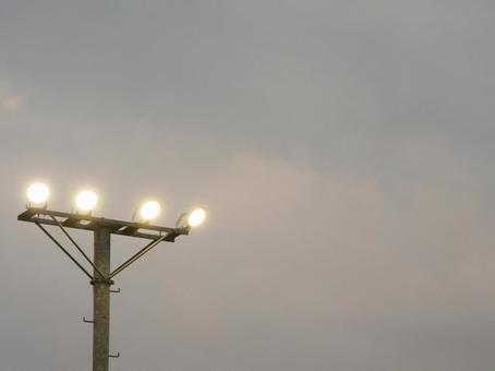 ナイター　ナイター照明　水銀灯　投光器 コピースペース,ナイター,照明の写真素材