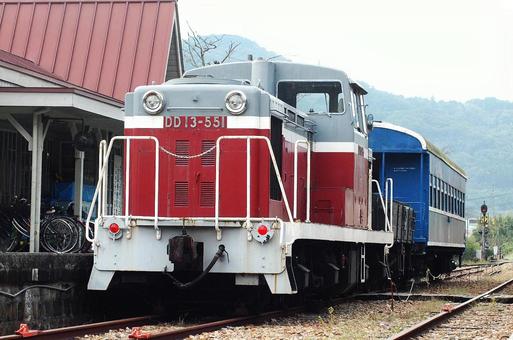 DD13 passenger train, JPG