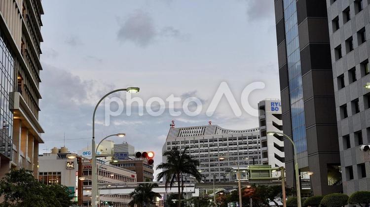那覇市内の県庁前駅付近の街並み 県庁前駅,那覇,ビルの写真素材