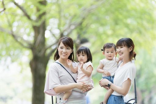 ママ友 母親 育児 ママ友 母親 育児 ママ友,公園,女性の写真素材
