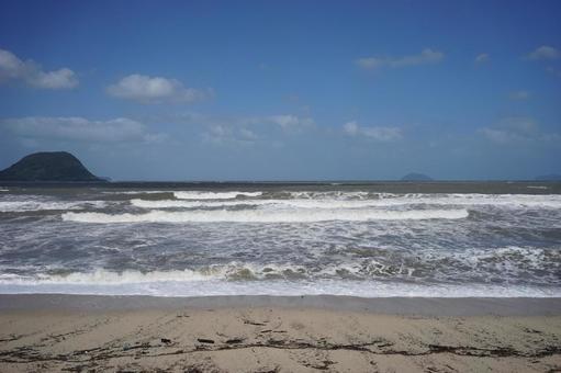 白波が立つ青い海 白波が立つ青い海 海,青空,白波の写真素材